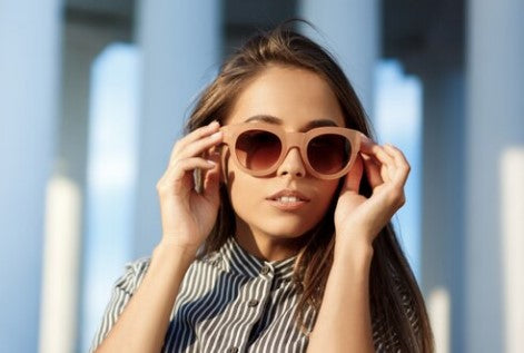How To Style Oversized Sunglasses On A Petite Face